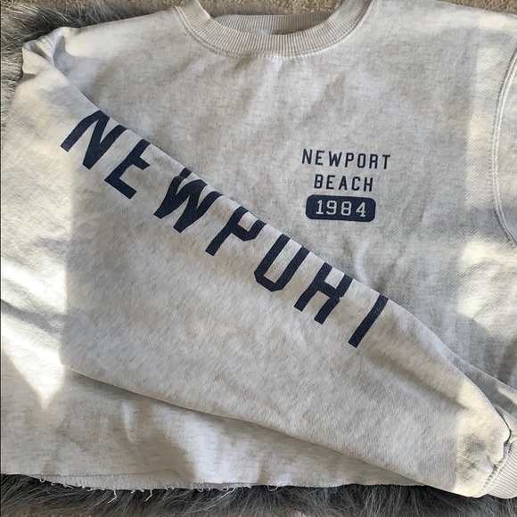 Brandy Melville Tops - cropped brandy sweatshirt🖤